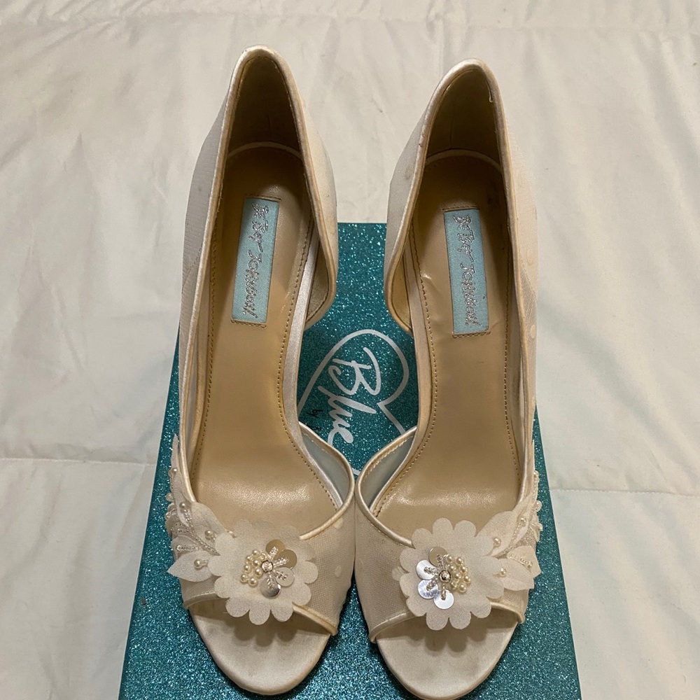 Flowered sandal
